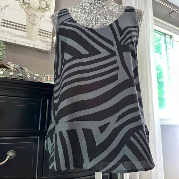 LOFT Black & Gray Geometric Print Tank Top – Size S - Picture 4 of 13